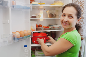 How to get rid of the smell in the refrigerator