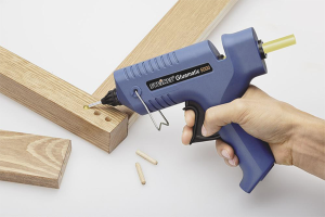 How to use a glue gun