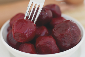 How to quickly cook beets in the microwave