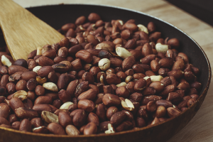 How to fry peanuts in a pan