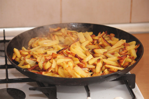 How to fry potatoes in a pan