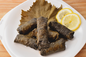 How to make dolma from grape leaves