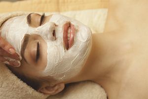 Moisturizing face masks