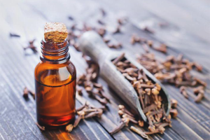 Clove oil for hair