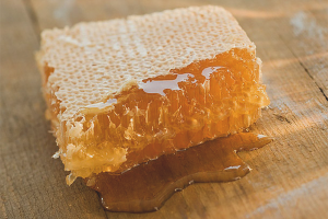 The benefits and harms of honey in honeycombs