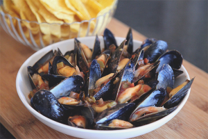 The benefits and harms of mussels