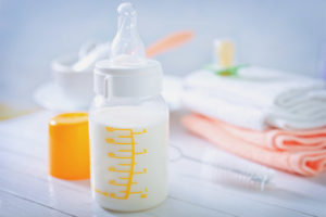 How to choose a bottle for feeding a newborn