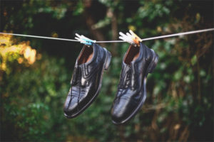 How to dry shoes inside