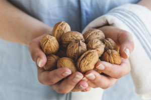 Can pregnant women eat walnuts