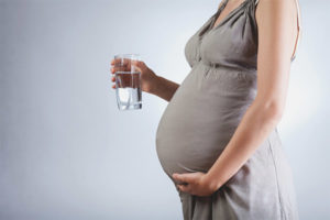 Can pregnant women drink mineral water