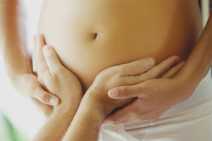 Is it possible to stroke the stomach during pregnancy?