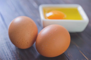 The benefits and harms of raw eggs