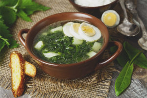 How to cook sorrel soup with an egg