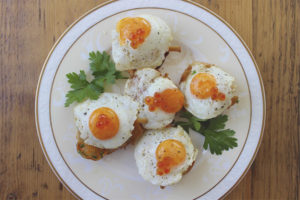 How to fry quail eggs