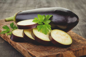 Is it possible to eat raw eggplant